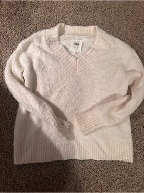 aerie Soft Ivory V-Neck Women's Sweater